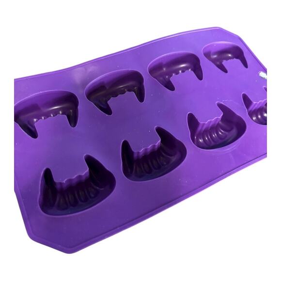 Silicone, Ice Cube Trays 4.5" x 4.87" Fangs Halloween - Picture 4 of 4